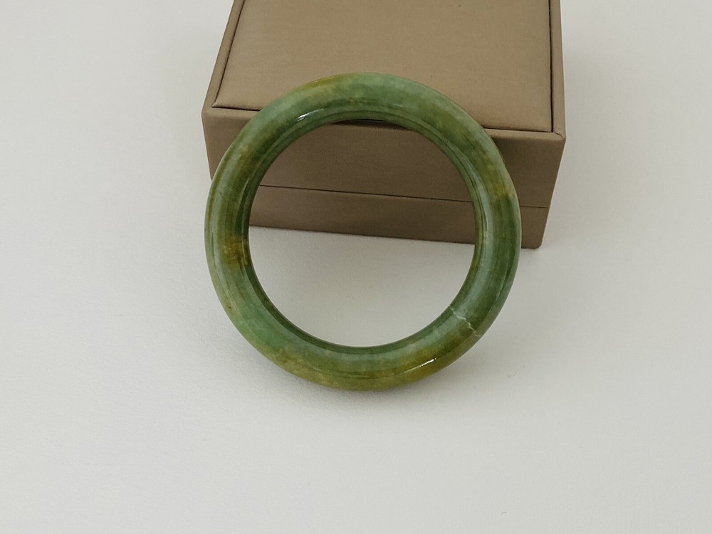Natural Jadeite Round-form Bangle 70g.