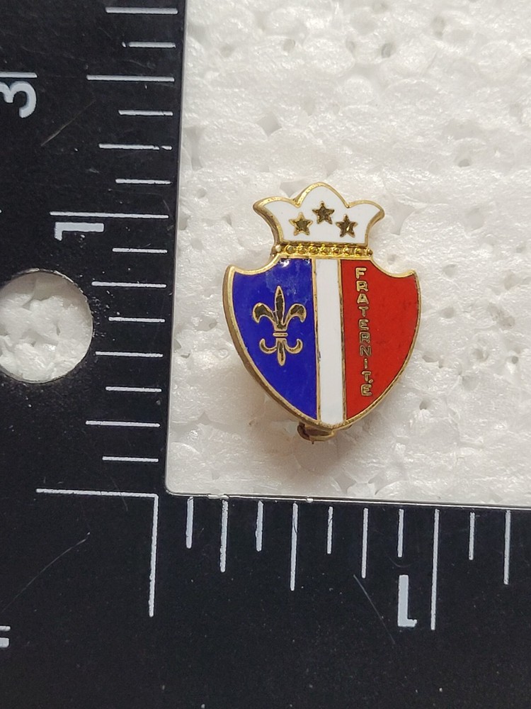 FRATERNITE HAT LAPEL PIN PIN BACK USED (M1364)