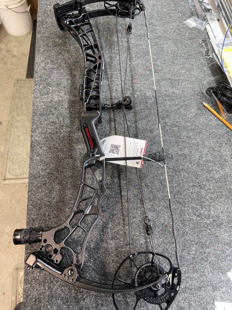 Darton Tritech 31 Right Hand 70 lbs Black Riser w/Black Limbs