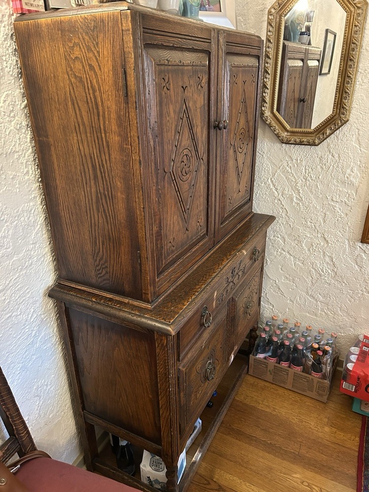 Feudal Oak Dining Room Set