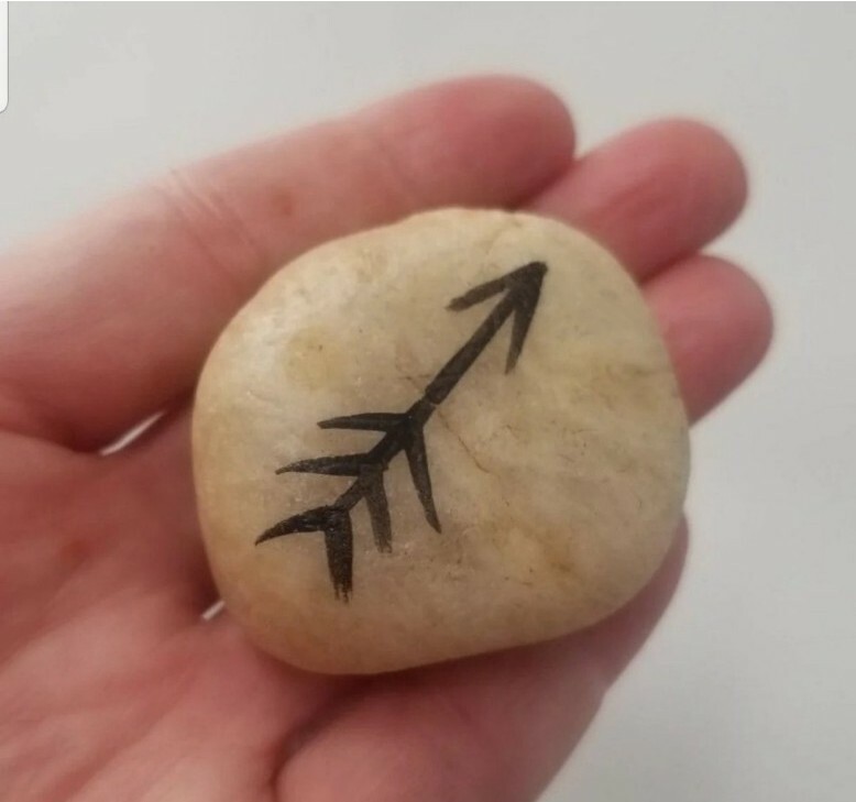Native American Protection arrow beach rock 🐎.