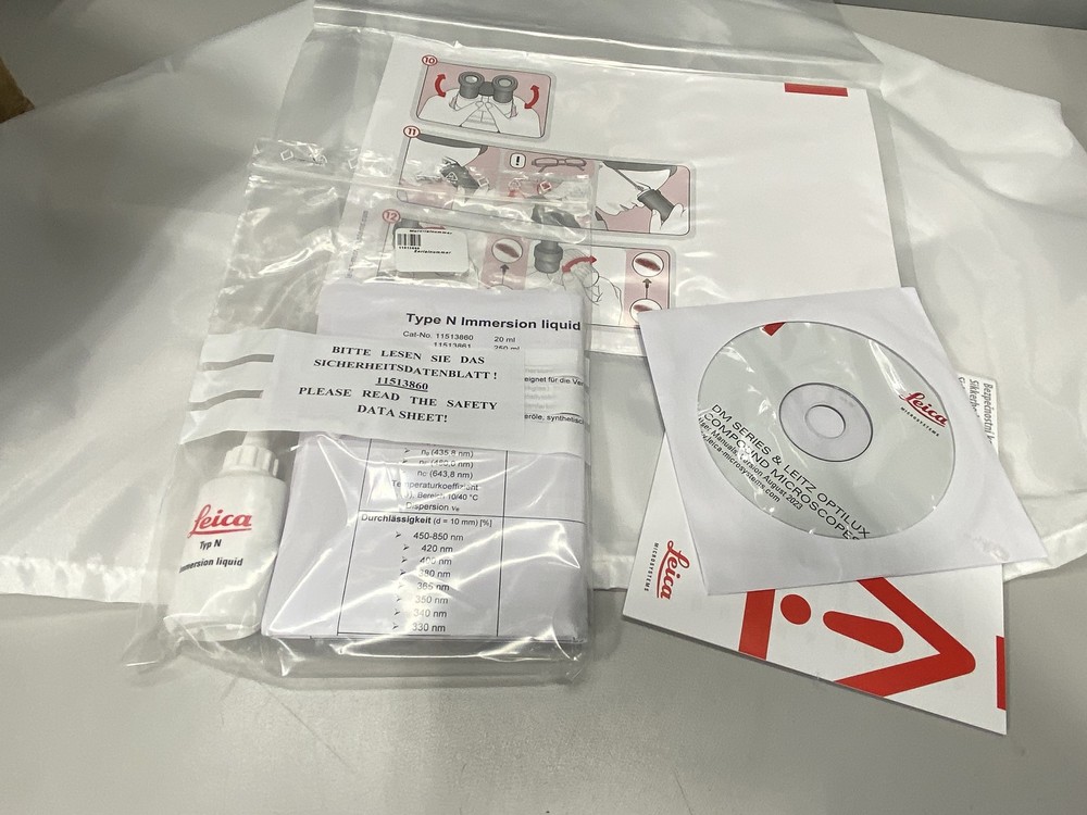 Leica DM500 Binocular Microscope