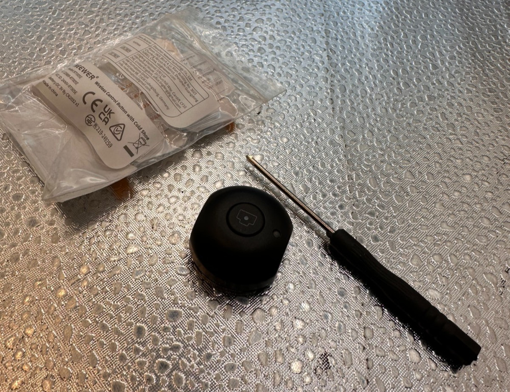 Neewer Wireless Control Button with Cold Shoe