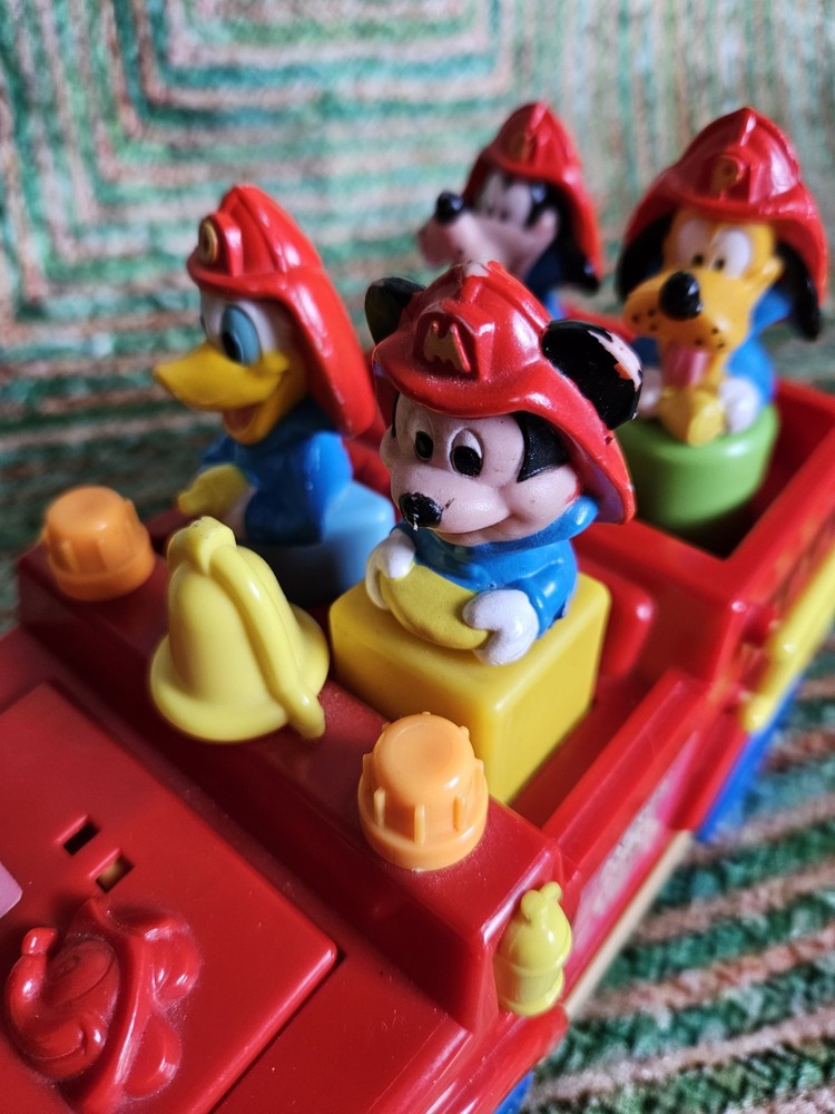 🐞Vintage Disney Fire Engine With Mickey Mouse And Friends Characters🐞