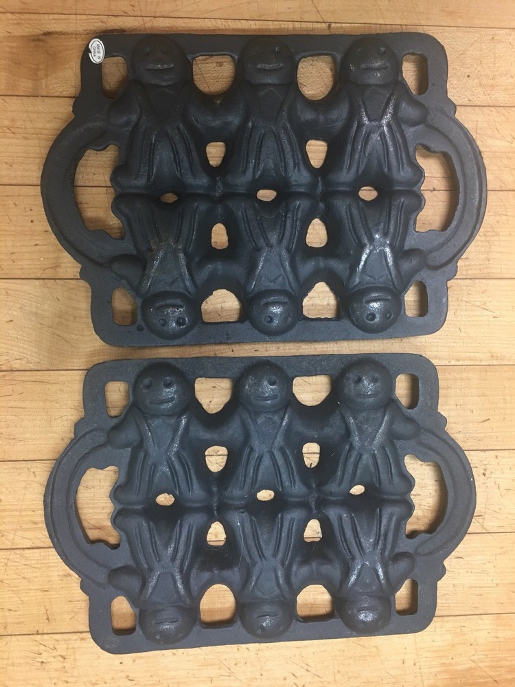 Gingerbread Man Set Of 2 Cast Iron Pans