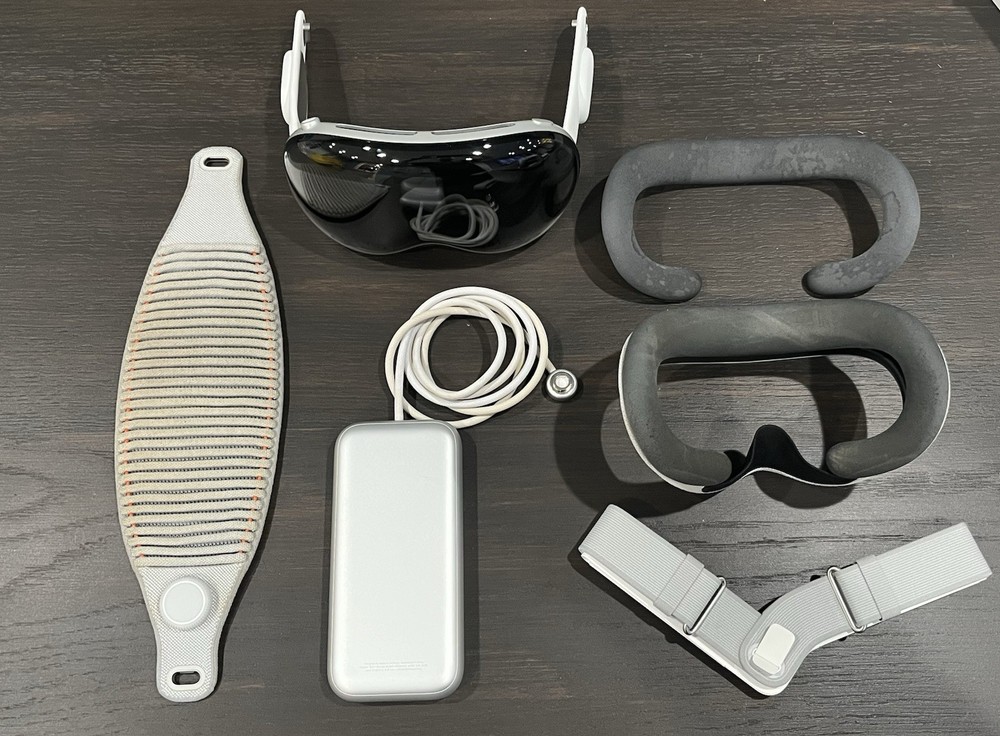 Apple Vision Pro - M2 - 256GB - MQL83LL/A - A2117