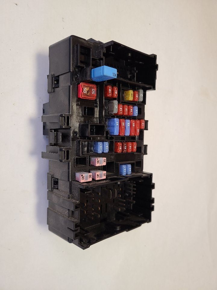 SUBURBN15 2015 Fuse Box Cabin 623087