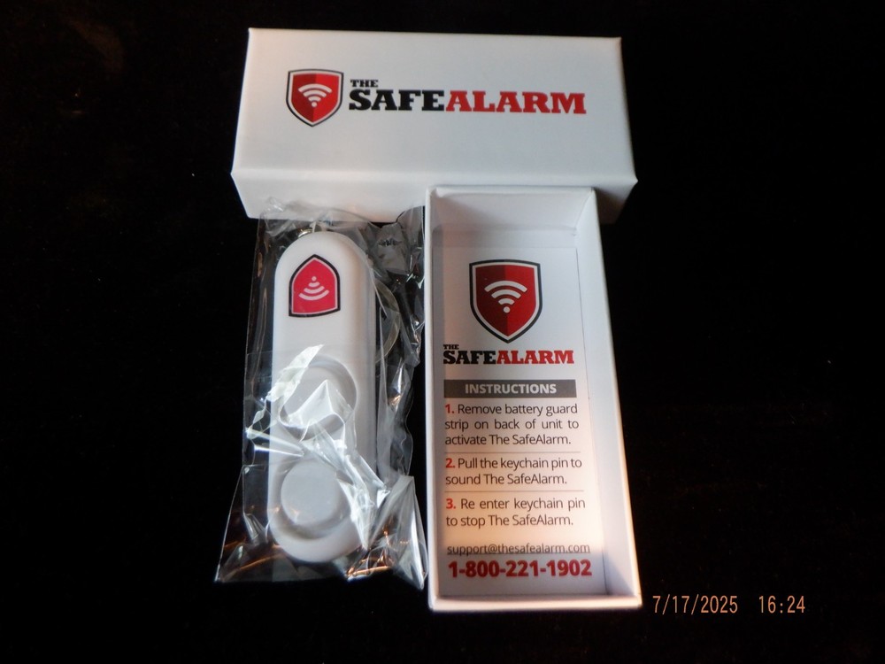 SAFE ALERT KEYCHAIN ALARM PULL PIN HIGH LOUD DECIBLE PERSONAL ALARM