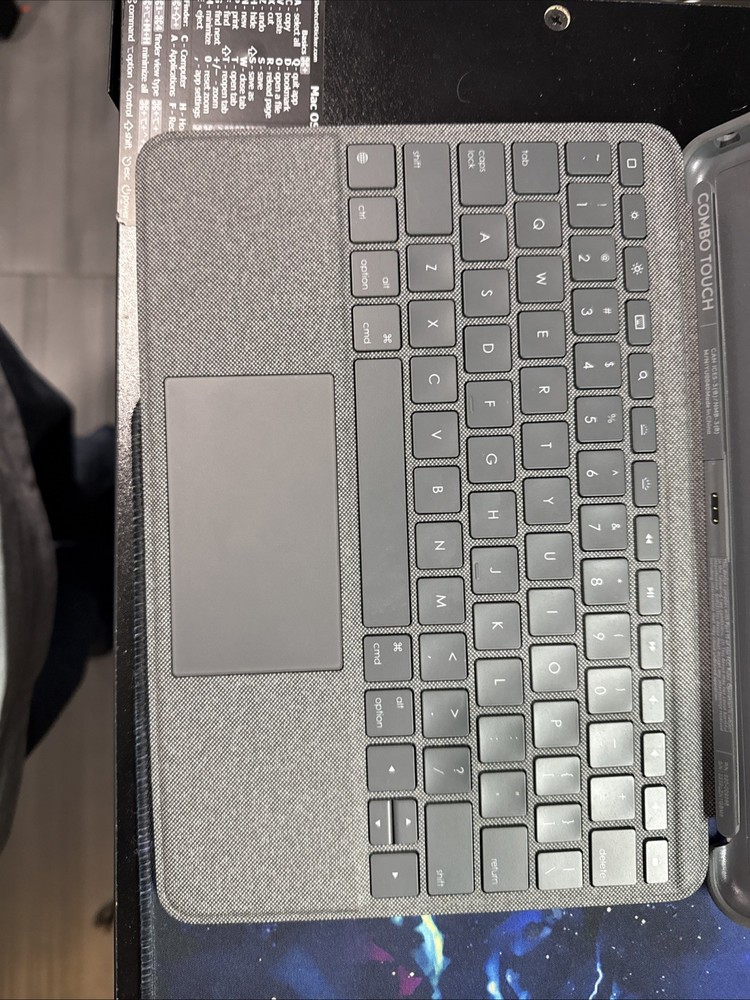 Logitech Combotouch Keyboard Case With Trackpad For iPad 7th 8th 9th