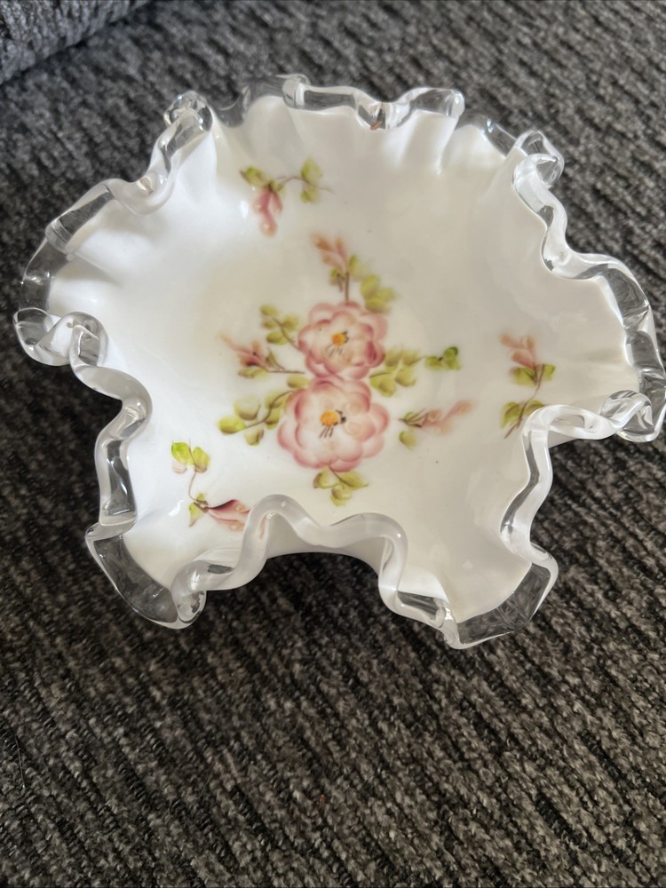 Fenton Handpainted Silvercrest Ruffle Bowl. 6"(E5)