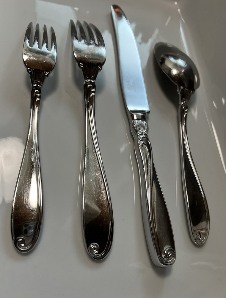 Mikasa Ambrose Flatware 4 Piece Place Setting Dinner Fork/Salad Fork/Knife/Spoon