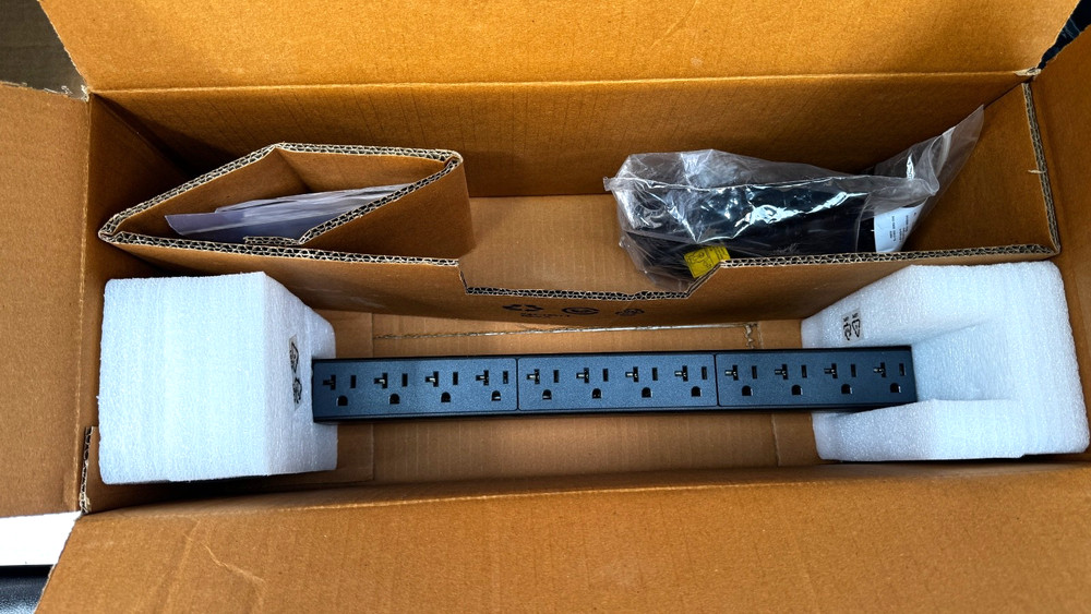 Panduit P12B19M Horizontal Basic Power Distribution Unit