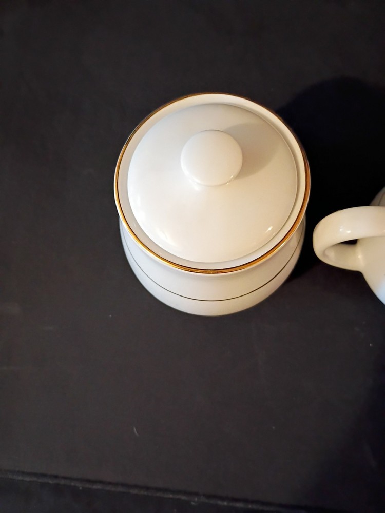 EP Excellent Creamer And Sugar Set . (271)