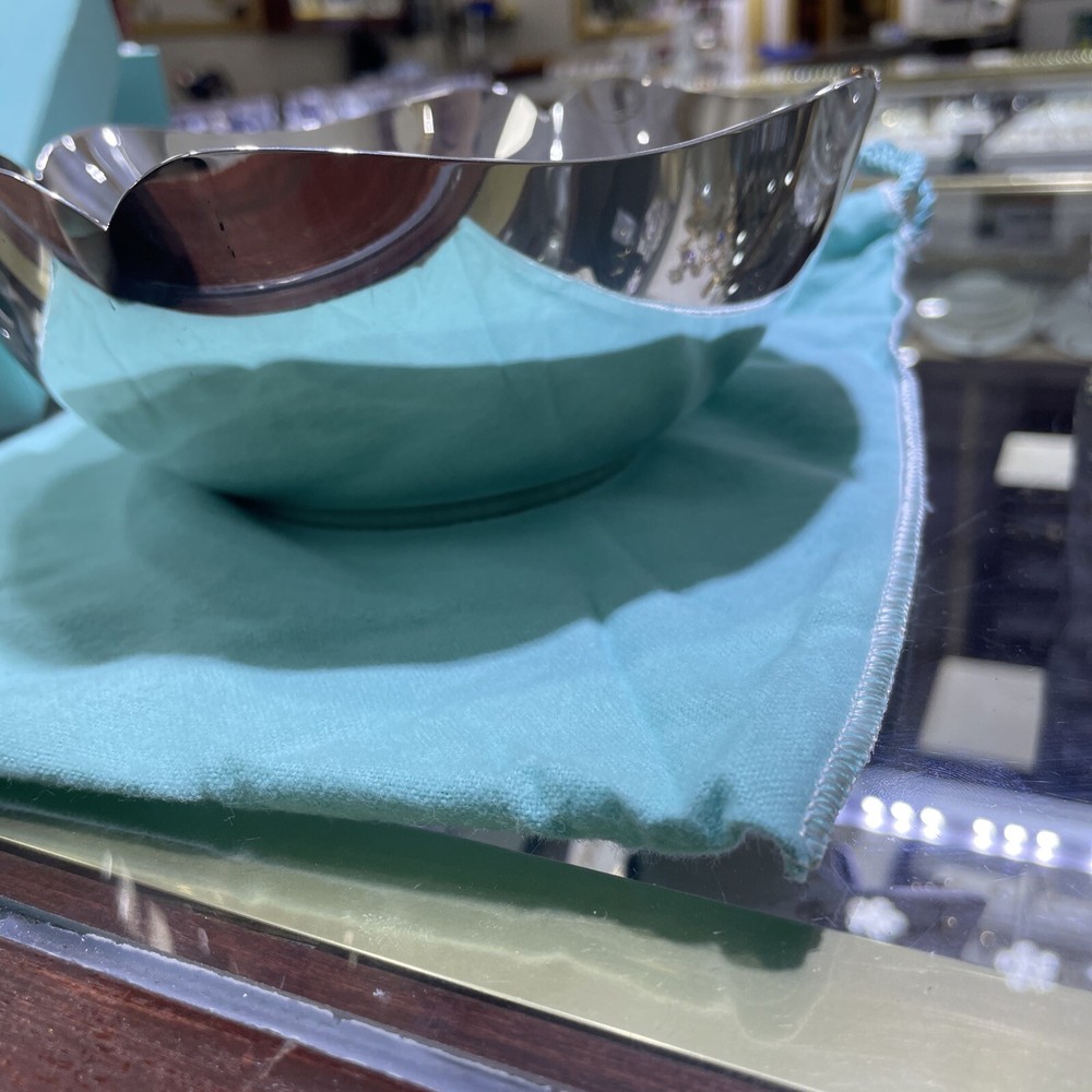 BEAUTIFUL Tiffany & Co Sterling Silver Bowl With box