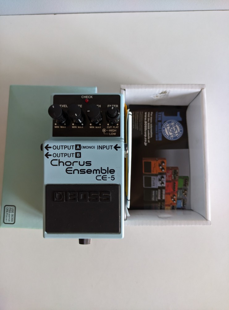 BOSS CE-5 Chorus Ensemble Guitar Effect Pedal w/Box