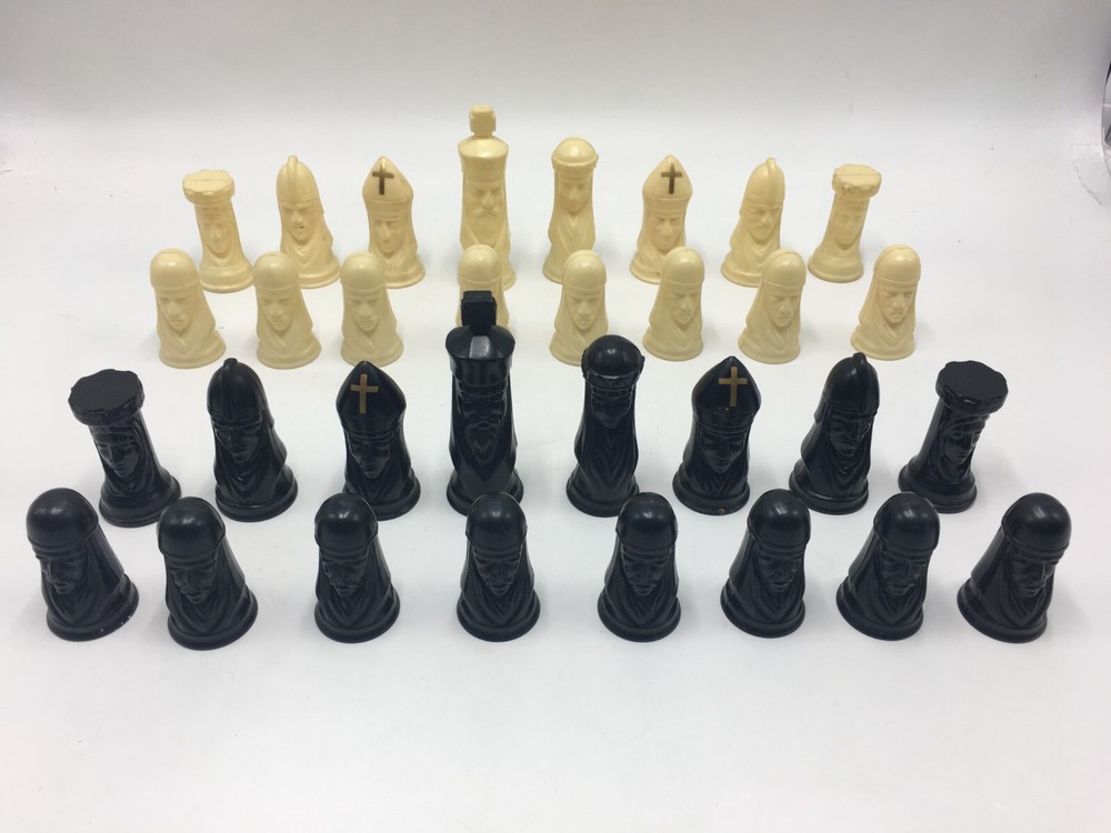 Vintage Plastic Chess Set Complete - Black & White (Unbranded)