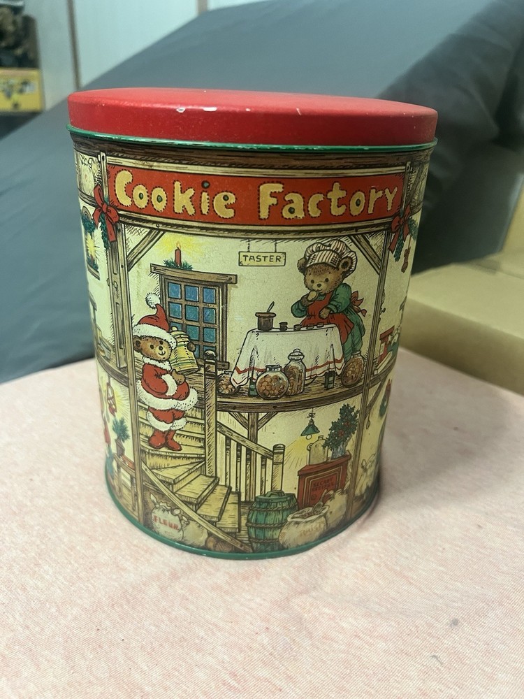 BEAUTIFUL CHRISTMAS EDITION TIN