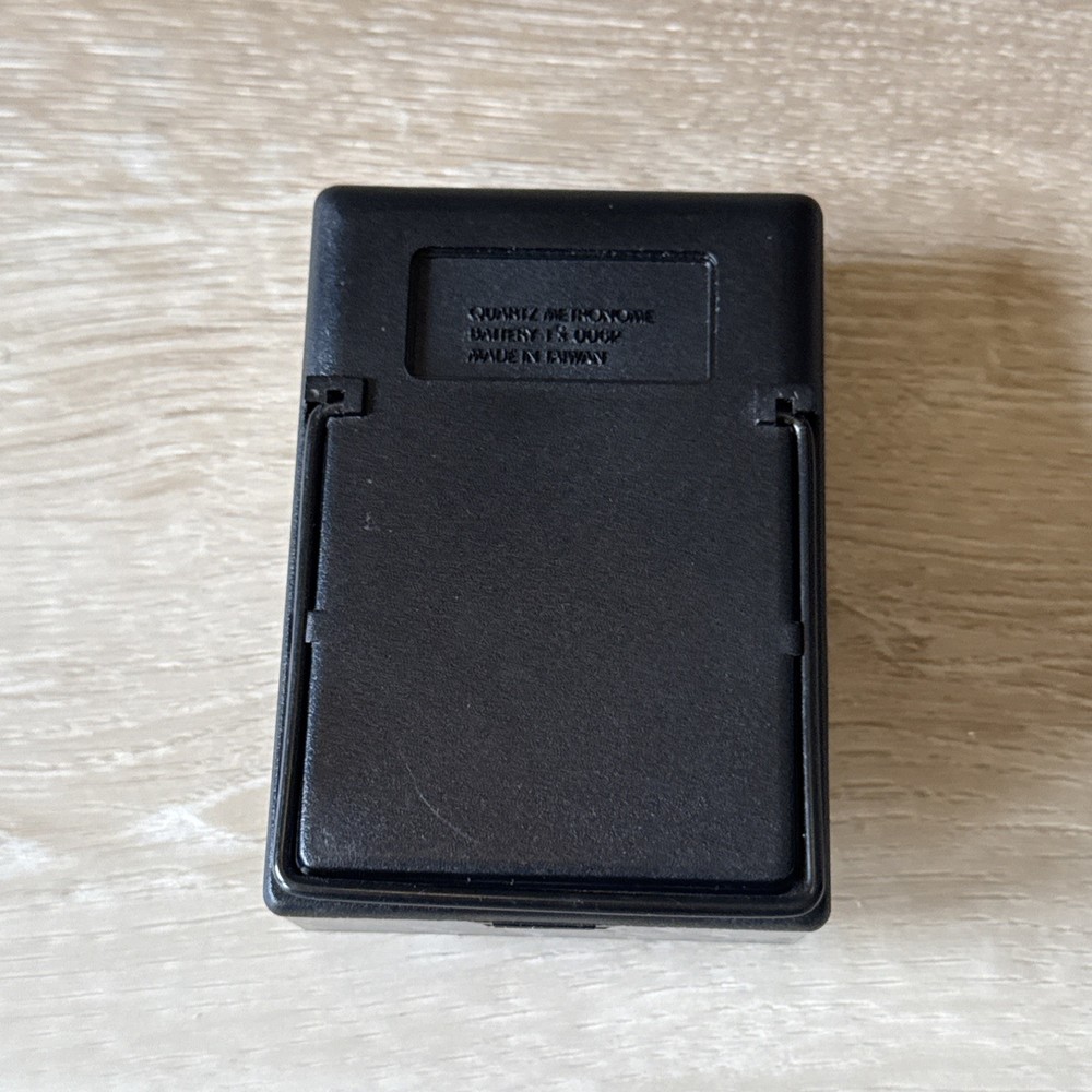 Exacto Quartz Metronome w/ Retractable Stand