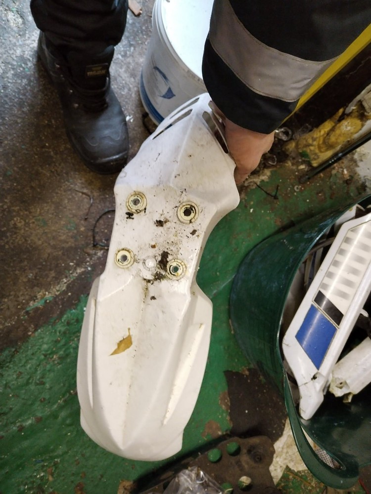 PULSE ADRENALINE 125 SINNIS APACHE white front mudguard