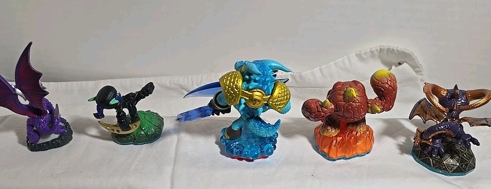 lot of skylanders 5 figures