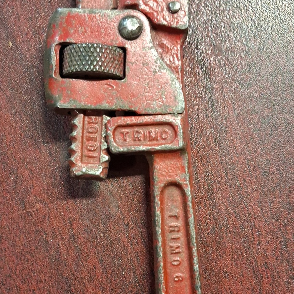 TRIMO 6 Adjustable Drop Forged Pipe Wrench 6in Red Non-Ratcheting