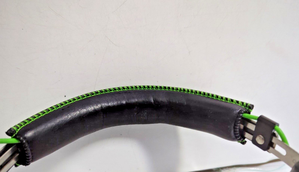 RAZER WIRELESS HEADPHONES - FULLY FUNCTIONAL