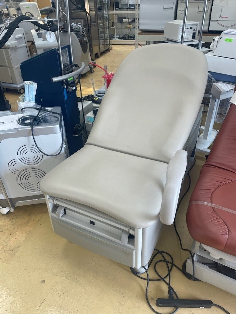 Brewer High-Low Power Exam Table