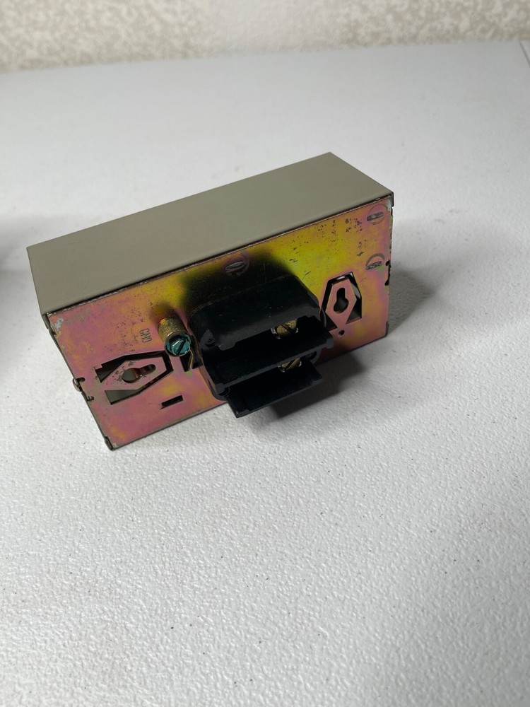 Johnson Controls T22AAA-1C Heating Line Voltage Thermostat