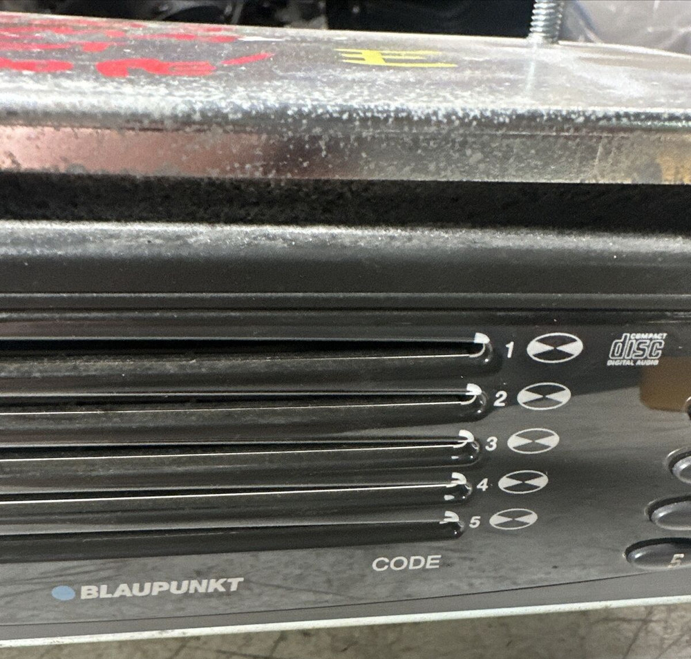 2003 Maserati Coupe Blaupunkt CD Changer & Bracket
