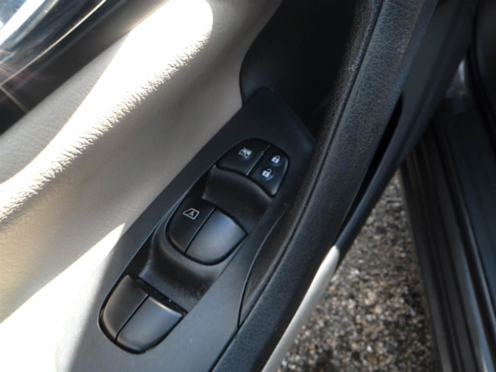 ALTIMA 2017 Fuse Box Cabin 104928359