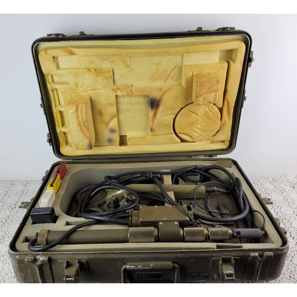 US Military Mine Detecting Set Model P-190 With Carrying Case