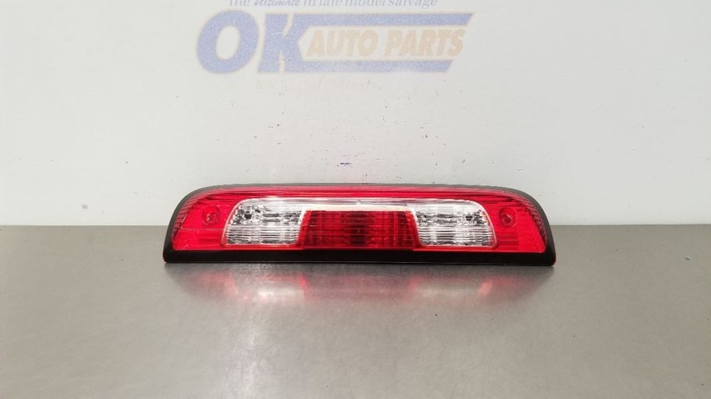 15 CHEVY SILVERADO 1500 HIGH MOUNTED STOP LIGHT 20979071