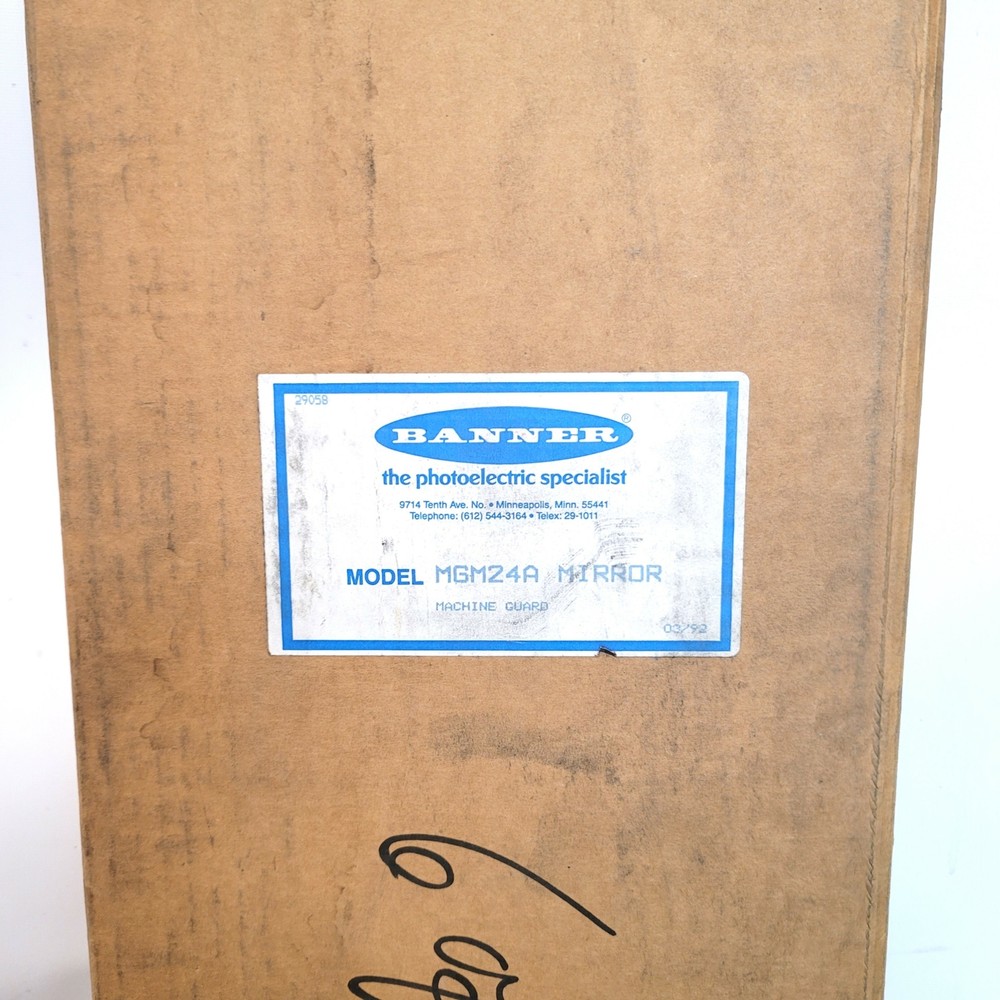 Banner Engineering MGM24A Machine Guard Beam Array Corner Mirror Height: 30"