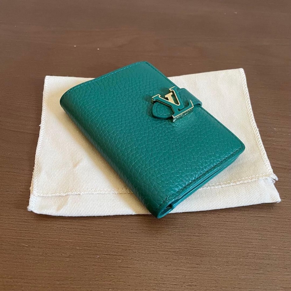 LOUIS VUITTON LV Vertical Wallet Compact Authentic
