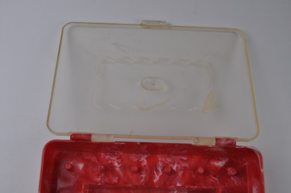 Vintage Plastic Sewing Box Unbranded Red and White