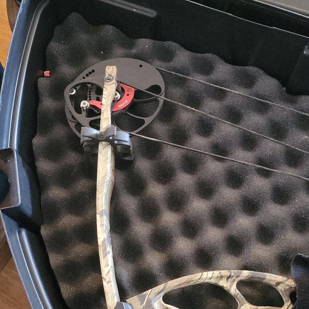 PSE STINGER 3G Compound Bow Camo Finish Sight Stabilizer Arrows Hard Case