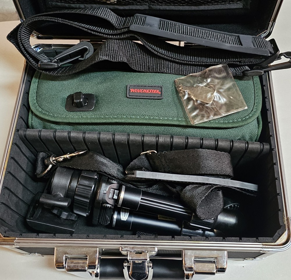 Winchester WT-541 Spotting Scope w/Tripod & Case