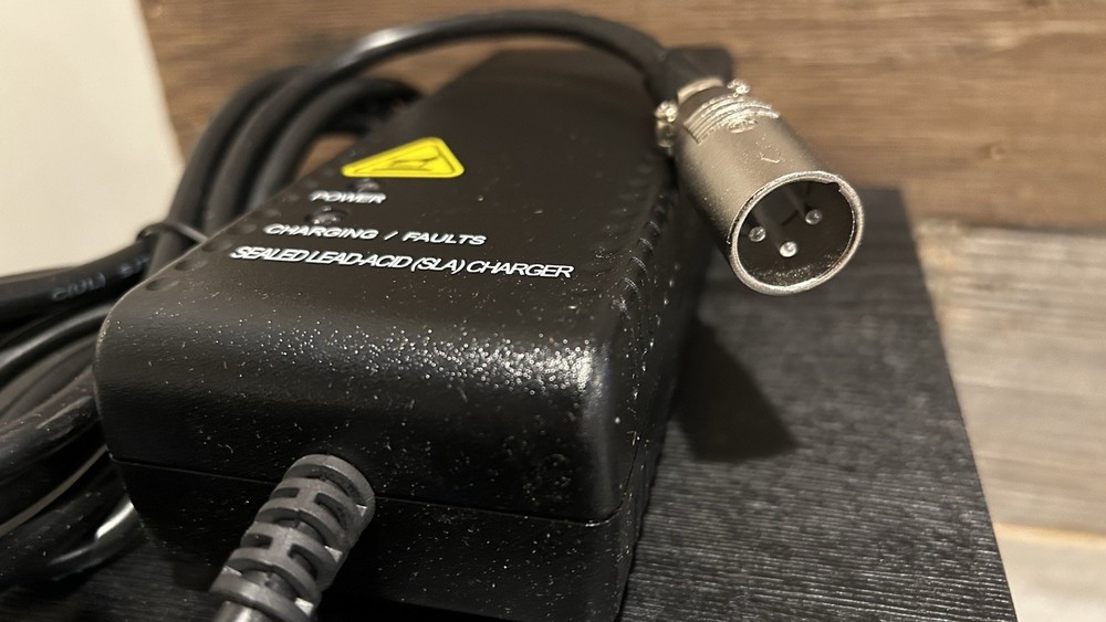 UPG 24V 3.5A Automatic Battery Charger 3 Stage