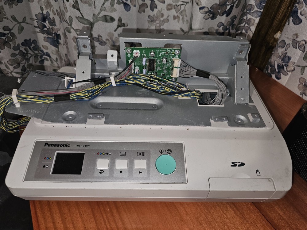 Panasonic UB- 7325 Panaboard Digital Mobile WhiteBoard Controls No White Board