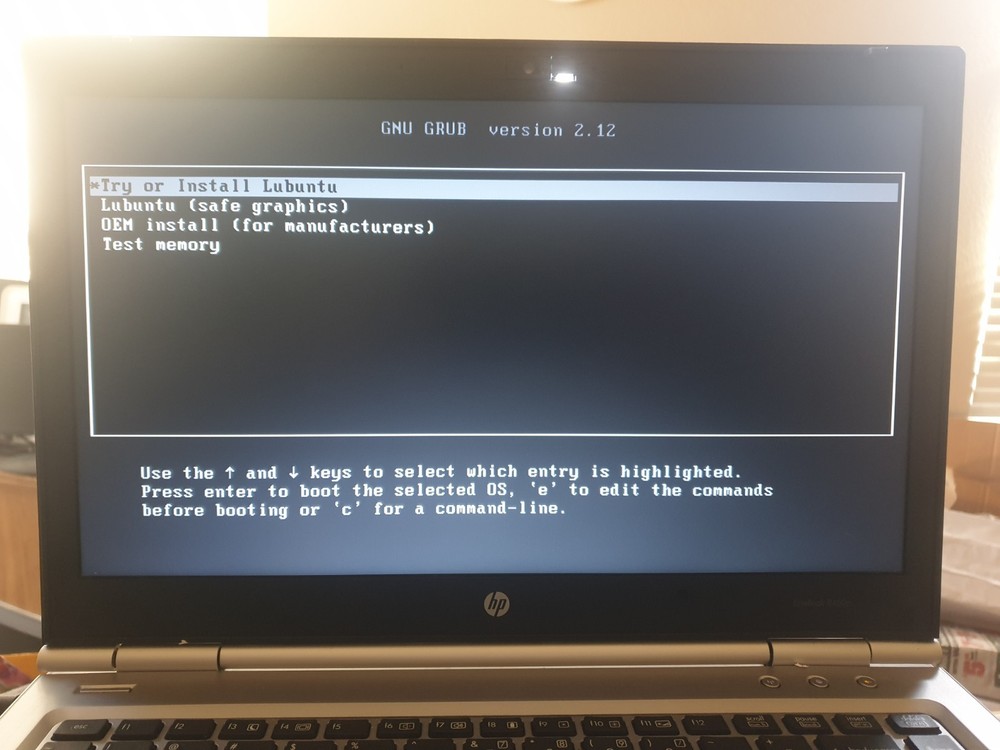 Linux Lubuntu V24.04.4 64-bit, Bootable Live and Install USB Flash Drive