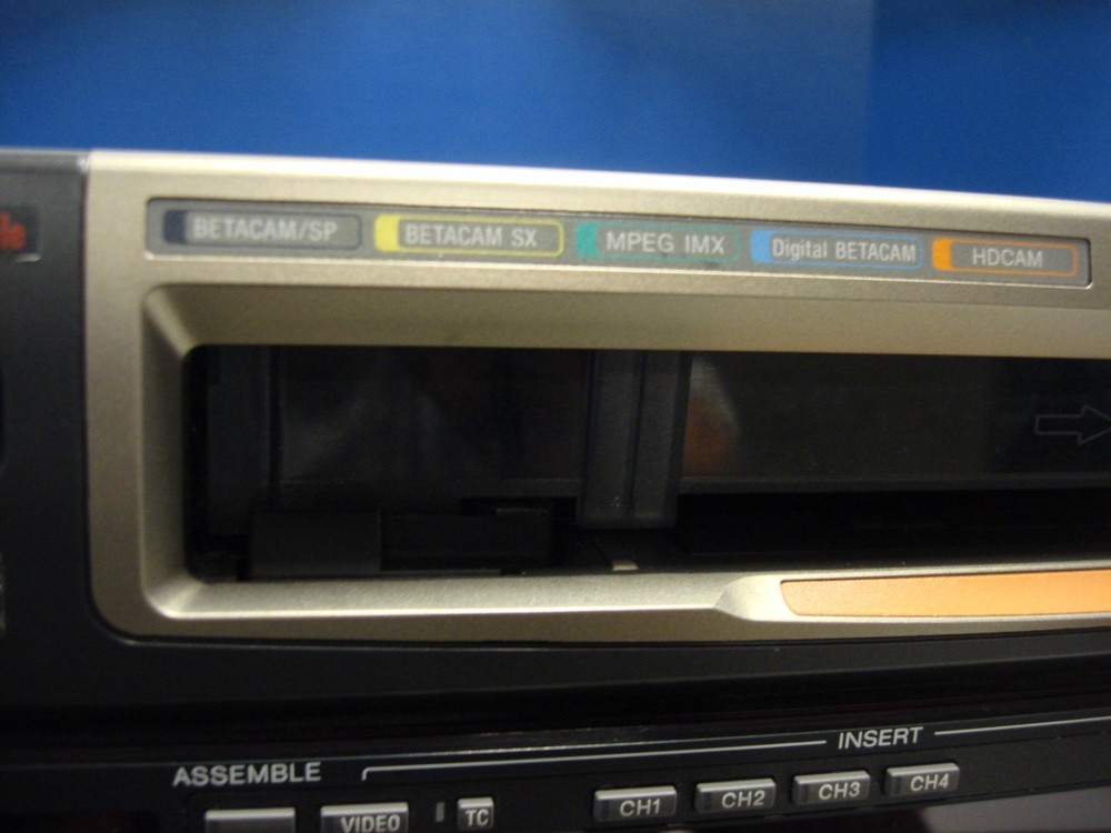 Sony HDW-M2000P Professional Digital Recorder HDCAM Studio 24P Multiformat VTR