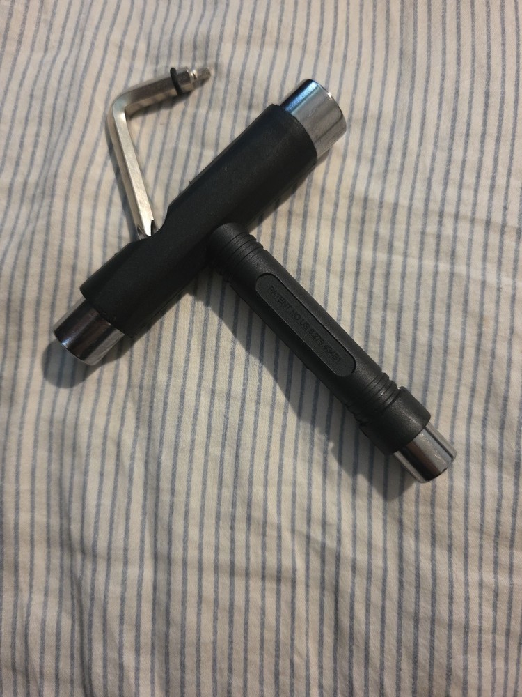 Unit Multi-Purpose Skate Tool Black, Barely Used