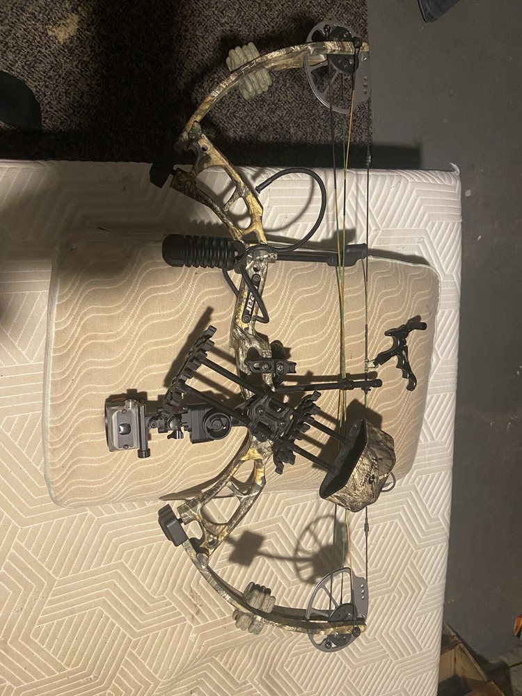 bear cruzer compound bow