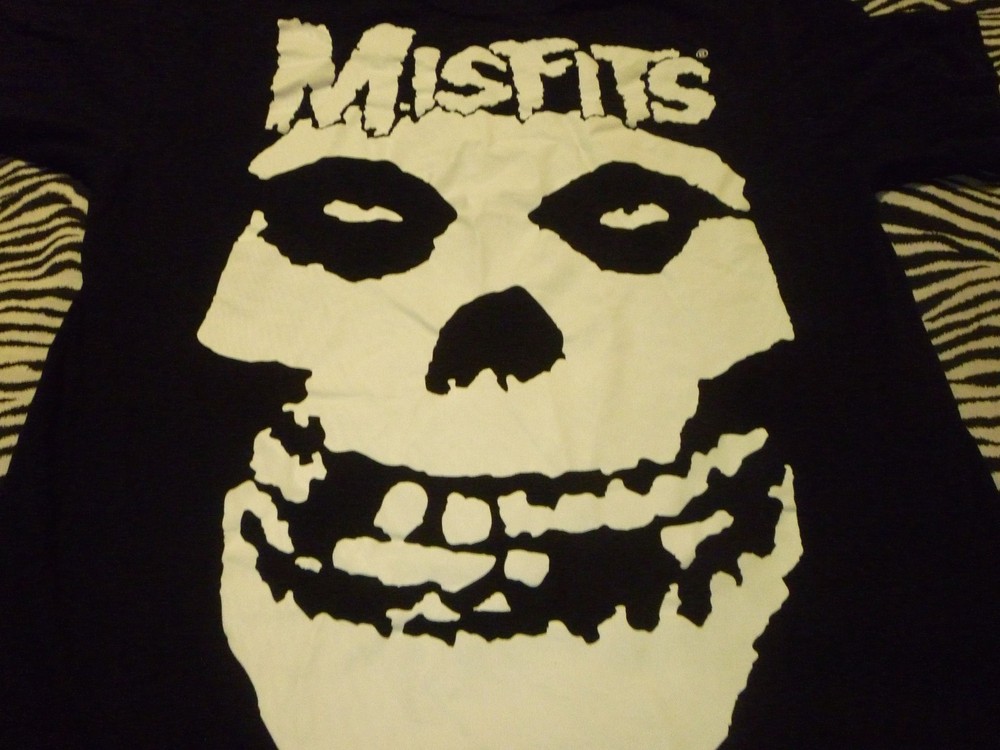 Misfits Shirt ( Used Size L ) Very Nice Condition!!!
