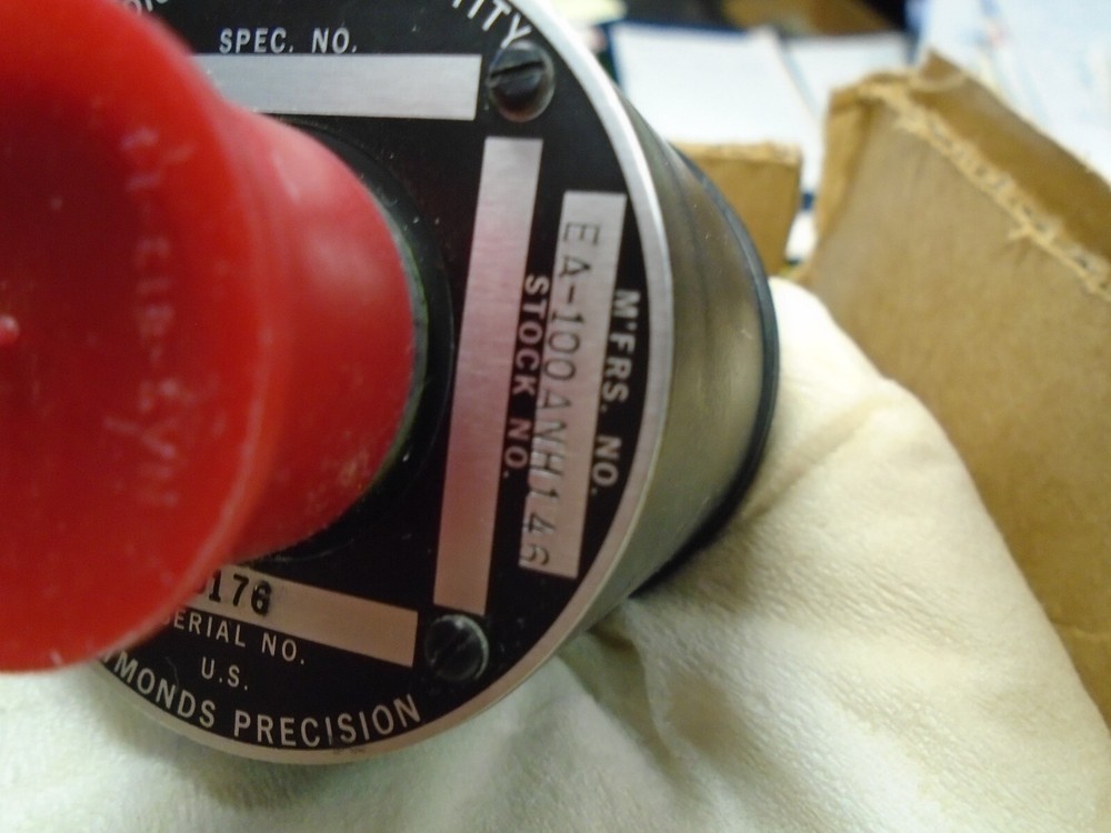 AIRCRAFT SIMMONDS PRECISION INDICATOR OIL VOLUME EA-100ANH146 28 VOLT