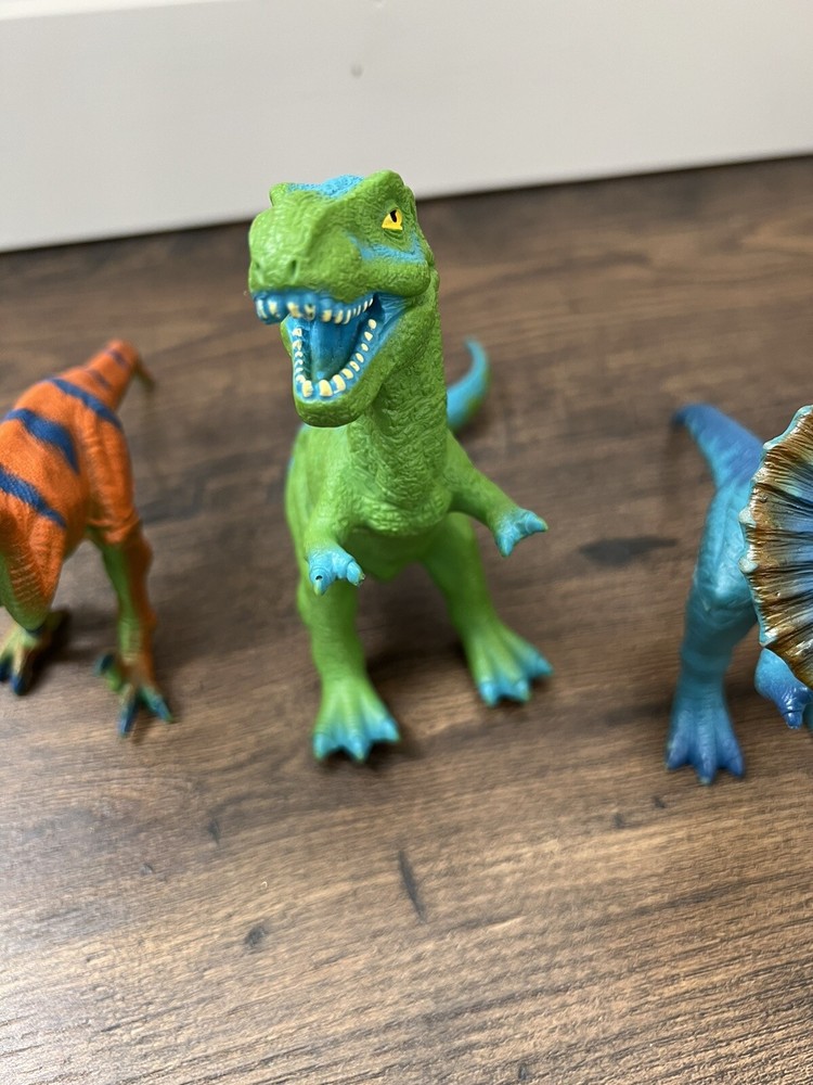Dinosaur Toy LOT (4)