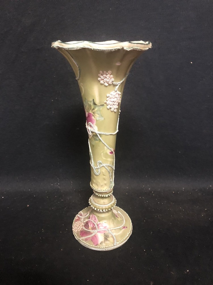 Moriage Nippon Pine Cone Vase