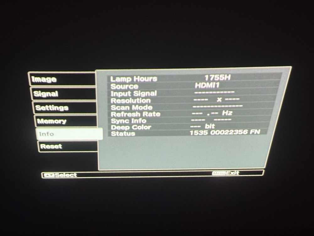 Epson LCD Projector H293A 1755 Hours with Remote