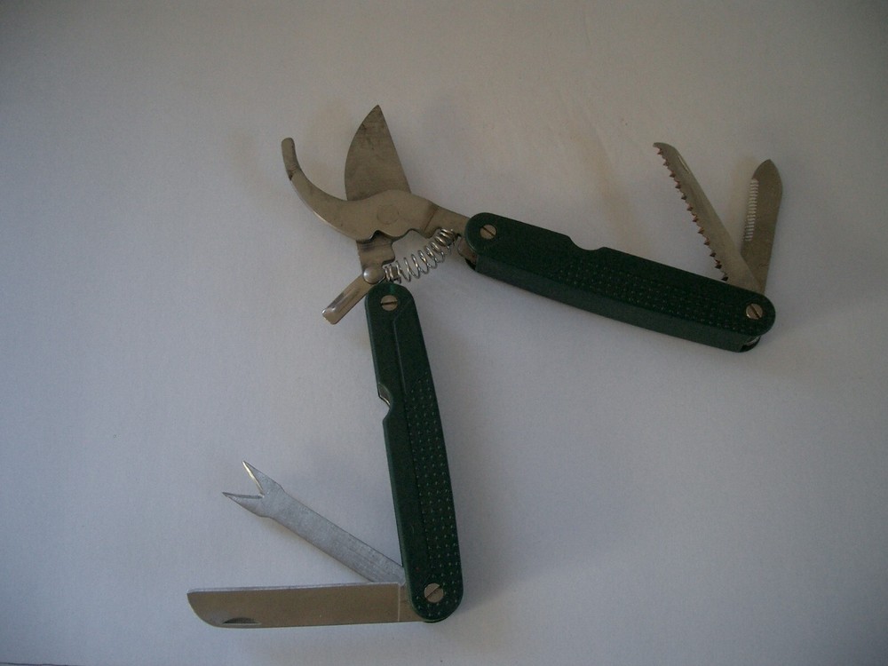 Folding Garden Multi-Function Multi-Tool with Belt Pouch