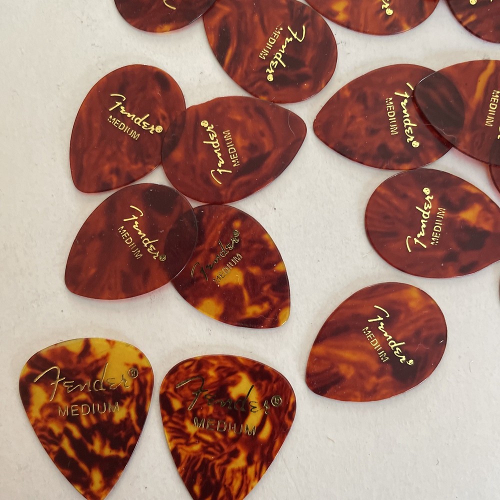 Fender 451 Classic Celluloid Guitar Picks, SHELL - MEDIUM, 55 Pieces Mostly Med